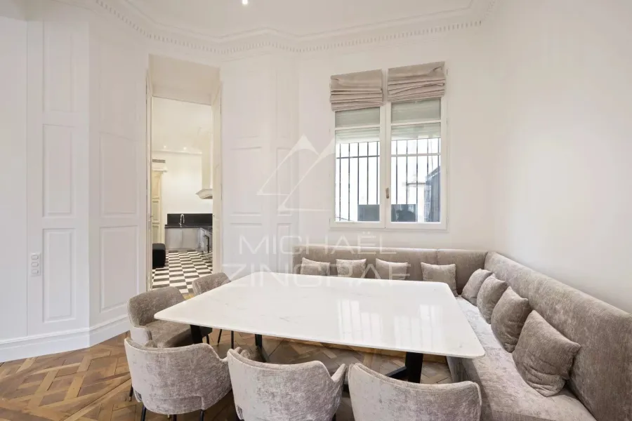 LOCATION BAIL CODE CIVIL - DURÉE 6 MOIS - Appartement 2 suites - Vue Place des Victoires - 9