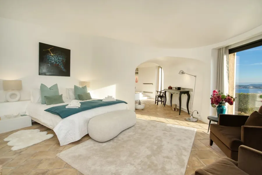 Exceptionnel : sublime et authentique villa de caractère offrant la plus belle vue du Golfe de Saint-Tropez - 7