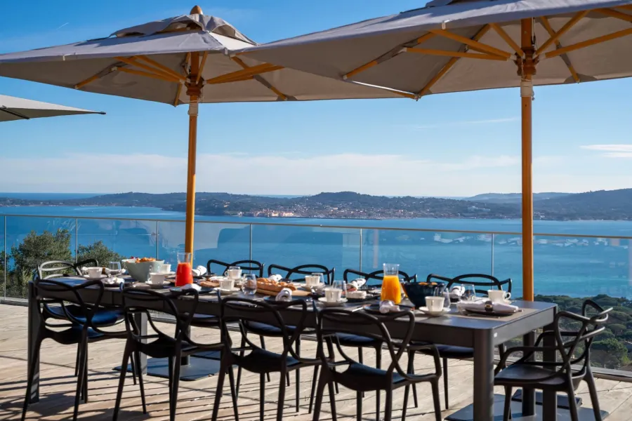 Exceptionnel : sublime et authentique villa de caractère offrant la plus belle vue du Golfe de Saint-Tropez - 4