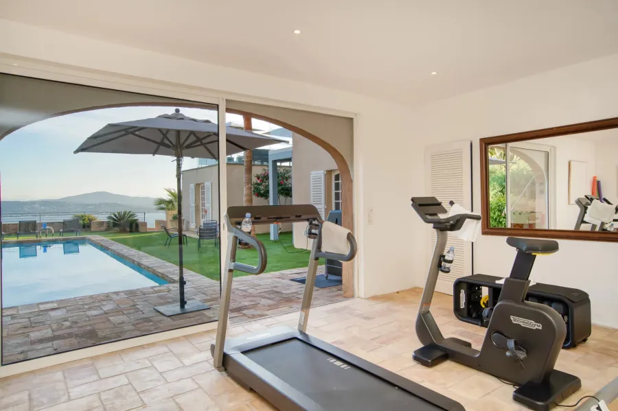 Exceptionnel : sublime et authentique villa de caractère offrant la plus belle vue du Golfe de Saint-Tropez - 9