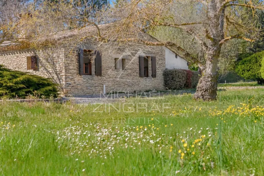 Gordes - Opportunité unique : maison à rénover sur vaste terrain constructible de 3 200 m² - 2