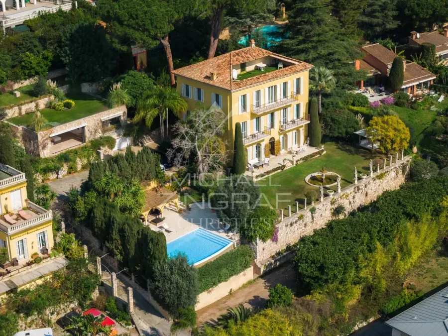 Eze sur Mer - Villa de style italien face à la mer