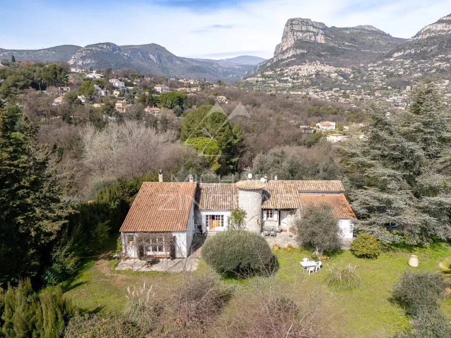 Proche Nice - Superbe opportunité dans un écrin de verdure - 2