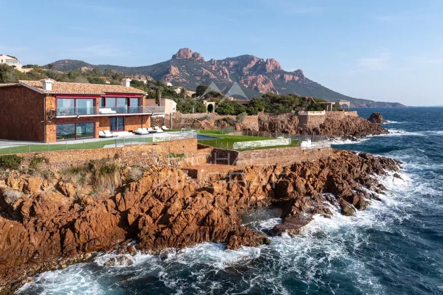 Cannes et Saint-Tropez - Anthéor - Villa pieds dans l'eau