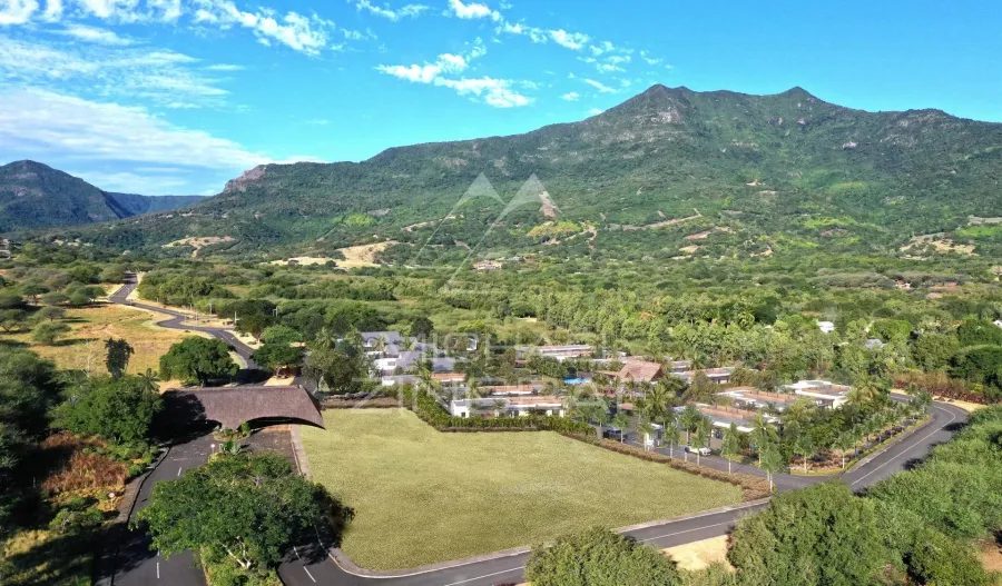 Villa Exclusive Nichée Entre Lagon et Montagnes – Rivière Noire - 3