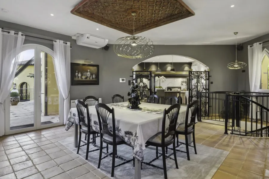 Propriété de caractère dans un écrin de verdure - 6 chambres - 8