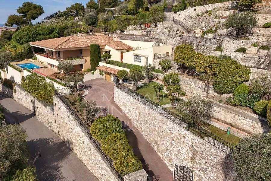 Villa d'architecte au coeur d'un domaine privé - VILLEFRANCHE SUR MER - 3