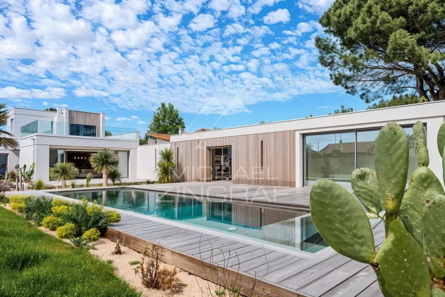 QUARTIER LA HUME - VILLA 7 PIÈCES AVEC PISCINE