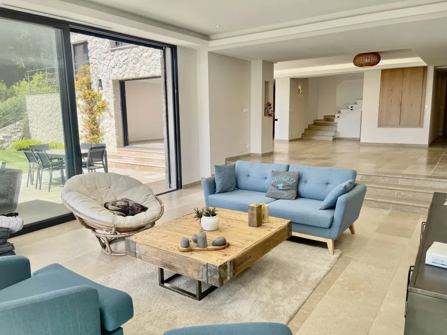 Proche Saint-Paul de Vence - Superbe propriété entièrement rénovée avec vue mer - 5 chambres - 7