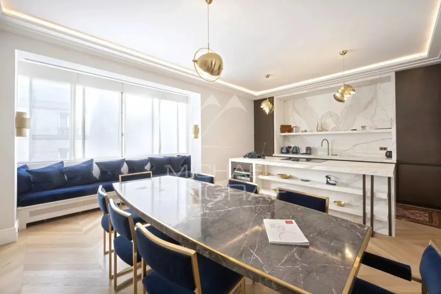 A vendre - Exclusivité - Appartement refait à neuf - 3 Suites - Triangle d'Or - 5