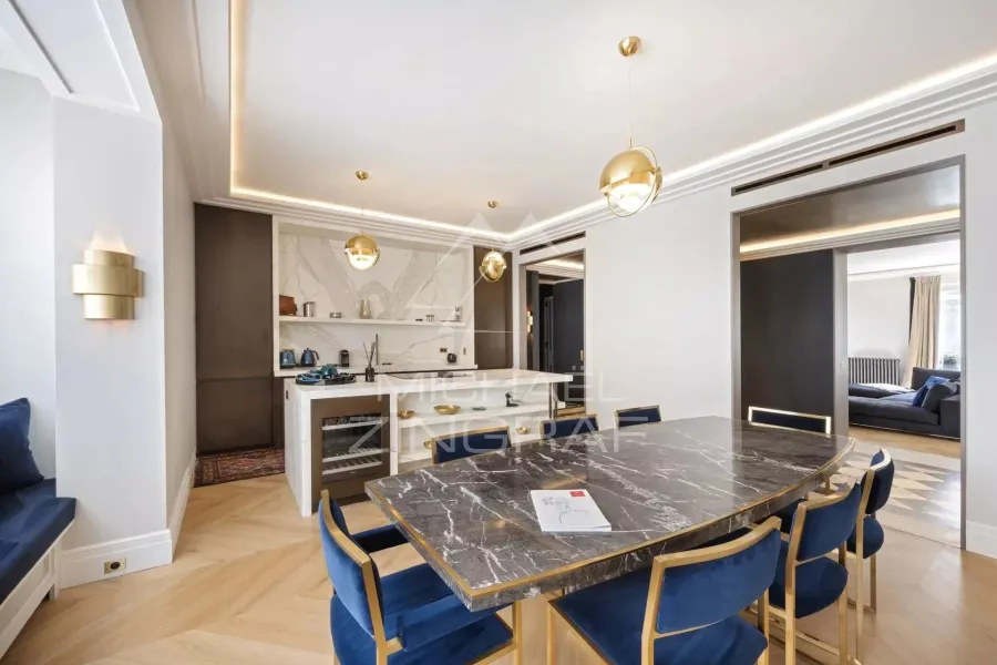 A vendre - Exclusivité - Appartement refait à neuf - 3 Suites - Triangle d'Or - 4