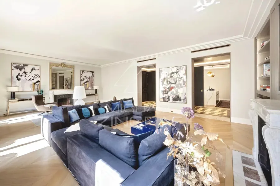 A vendre - Exclusivité - Appartement refait à neuf - 3 Suites - Triangle d'Or - 2