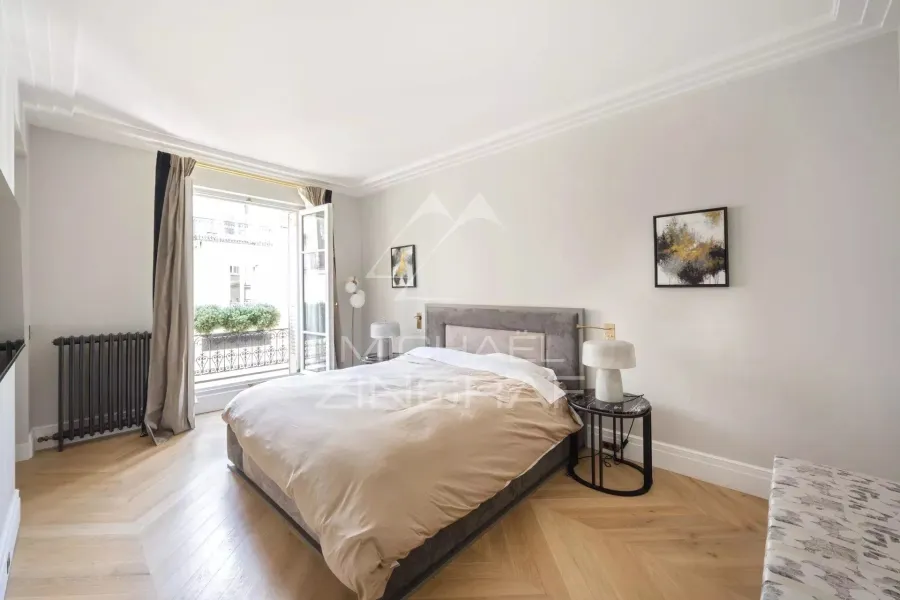 A vendre - Exclusivité - Appartement refait à neuf - 3 Suites - Triangle d'Or - 7