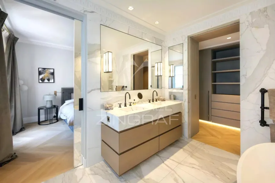 A vendre - Exclusivité - Appartement refait à neuf - 3 Suites - Triangle d'Or - 8
