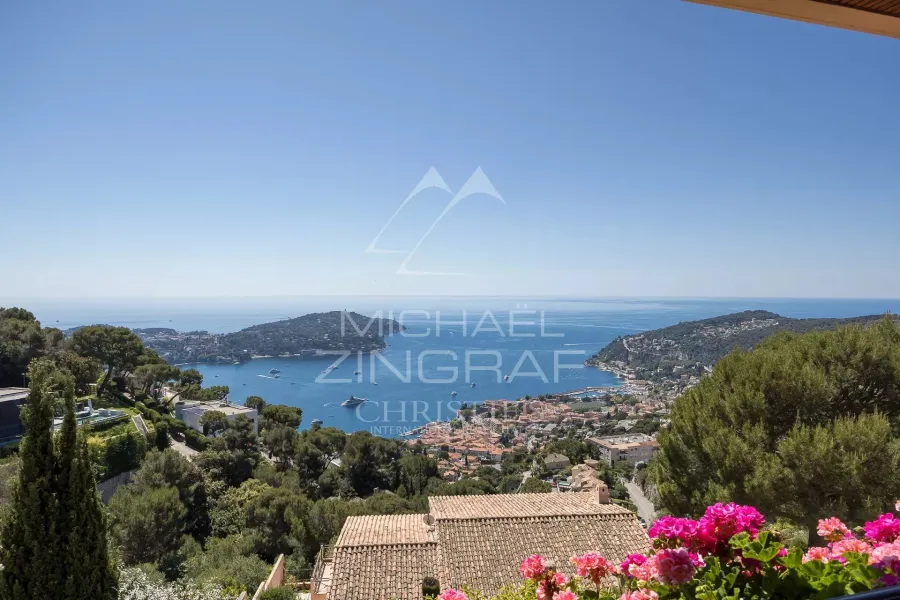 Villa d'architecte au coeur d'un domaine privé - VILLEFRANCHE SUR MER