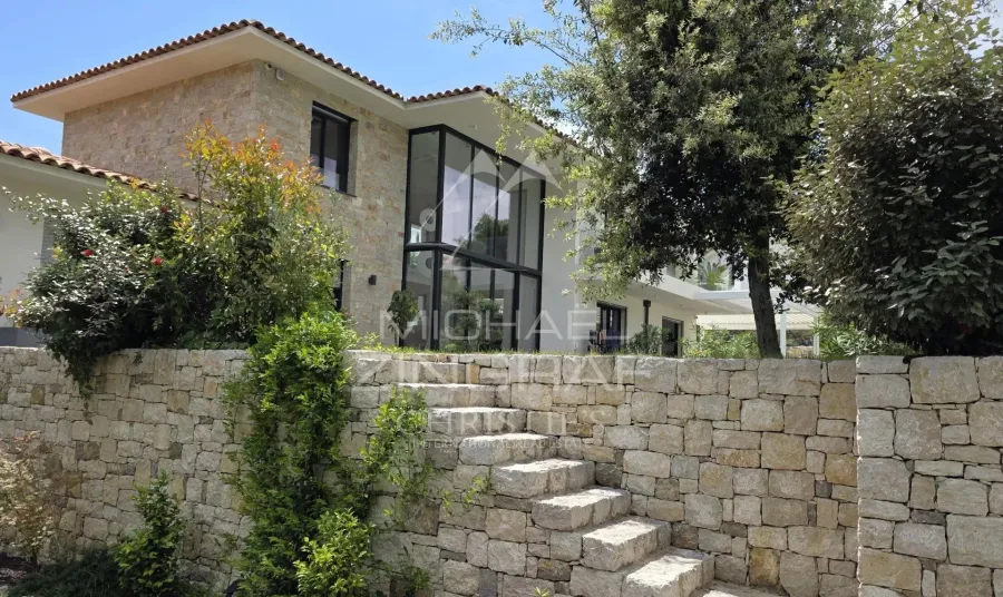 Villa Contemporaine dans un Secteur Résidentiel Prisè à Roquefort-les-Pins - 2