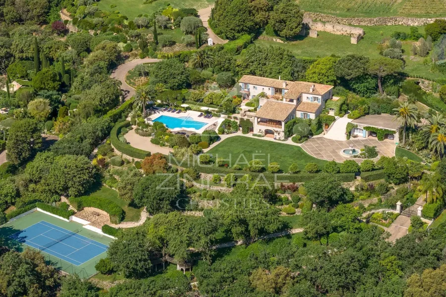 Co-Exclusivité: Propriété d'exception sur 1HA de terrain - 3