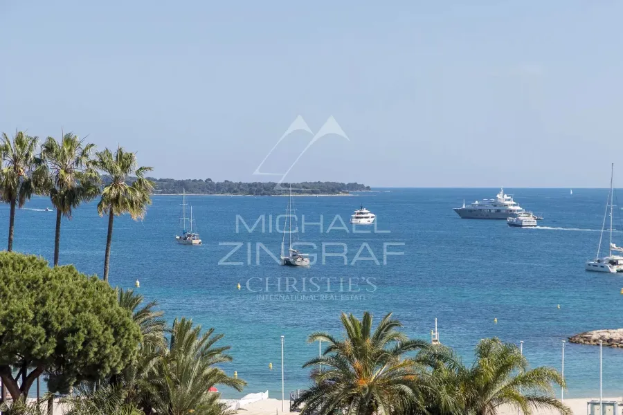 Cannes Croisette - 2 pièces rénové  - vue mer