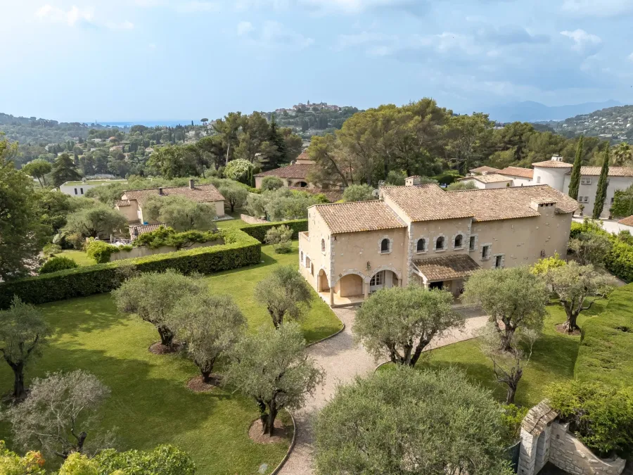 EXCLUSIVITE - Mougins - Charmante villa familiale au calme d’un quartier résidentiel - 2