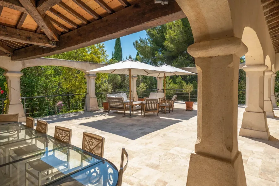 Exclusivité Propriété avec 3 villas, piscine et tennis - 9