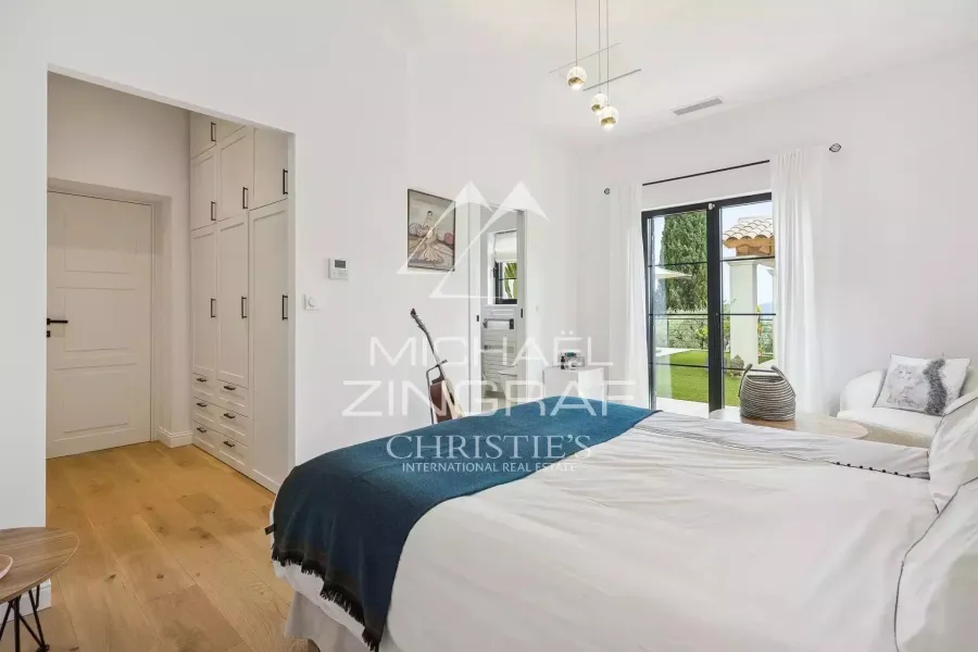 Superbe villa en position dominante avec vue mer - 9