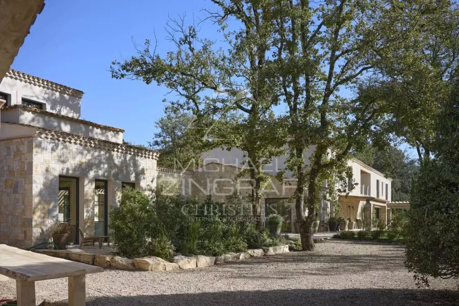 Domaine d'exception à pieds du village de Valbonne - 3
