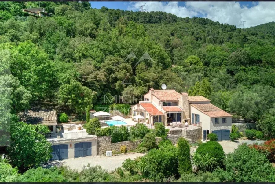 Très belle villa provençale dans l'arrière pays de Grasse - 4 chambres