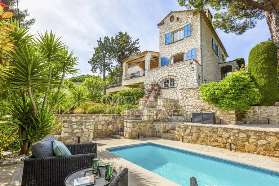 Vence : Charmante villa en pierre