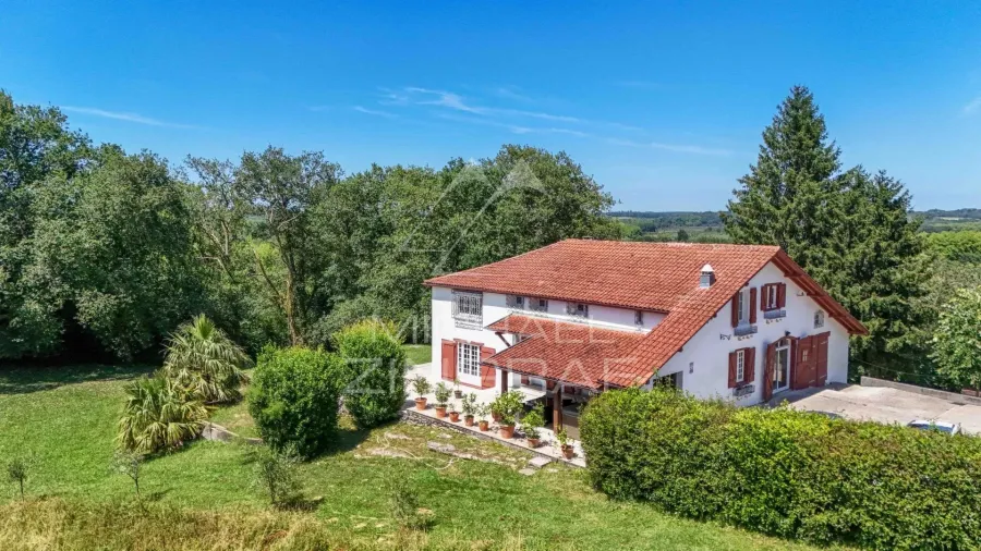 Entre mer et montagnes, ancienne ferme en lisière de forêt / 7 hectares Pays-Basque - 3