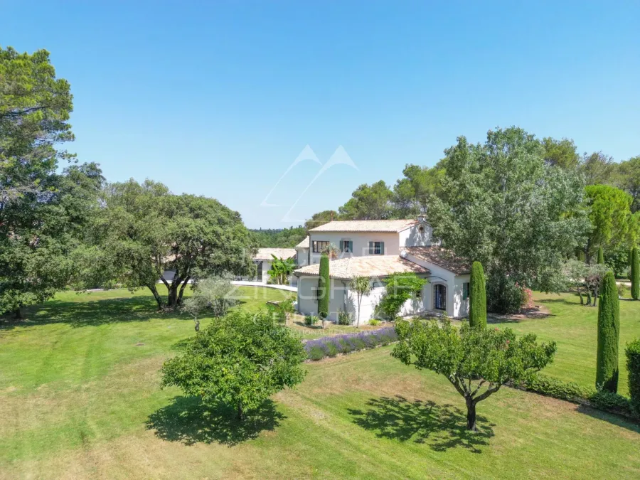 Proche de l'Isle-sur-la-Sorgue - Domaine d'exception entre Luberon et Mont Ventoux sur un parc de 15 hectares - 2