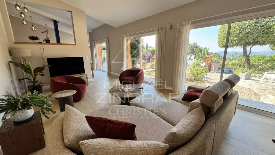 Villa rénovée avec vue panoramique, piscine et dépendance - 5