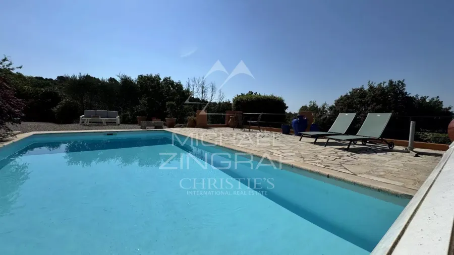 Villa rénovée avec vue panoramique, piscine et dépendance - 2