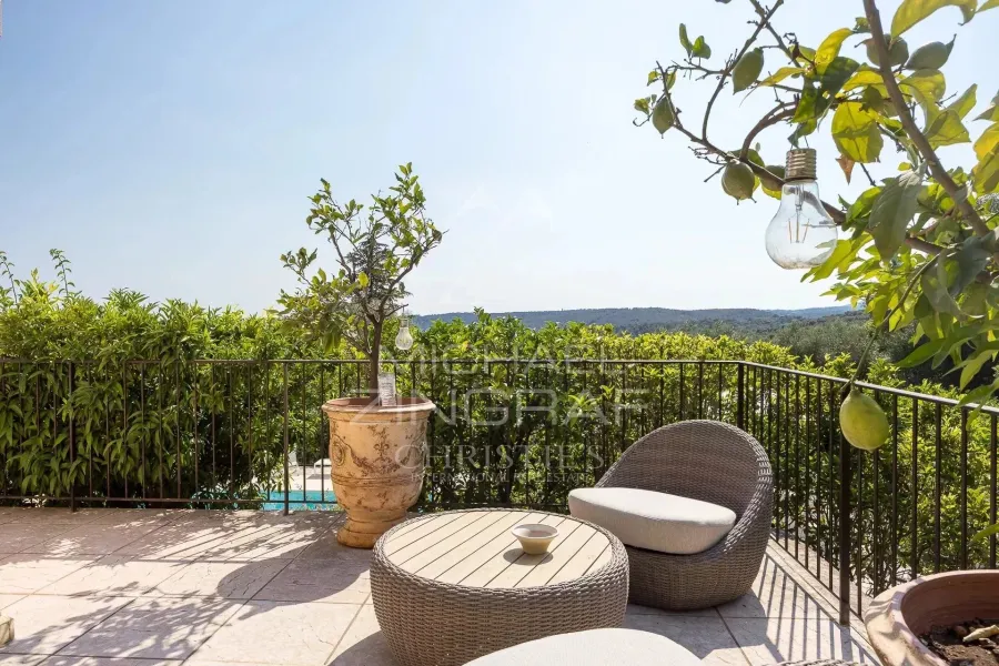 Élégante villa avec vue panoramique et calme absolu proche de Saint-Paul-de-Vence - 2