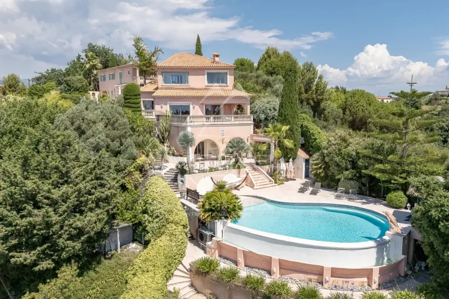 Propriété provençale moderne avec vue mer panoramique