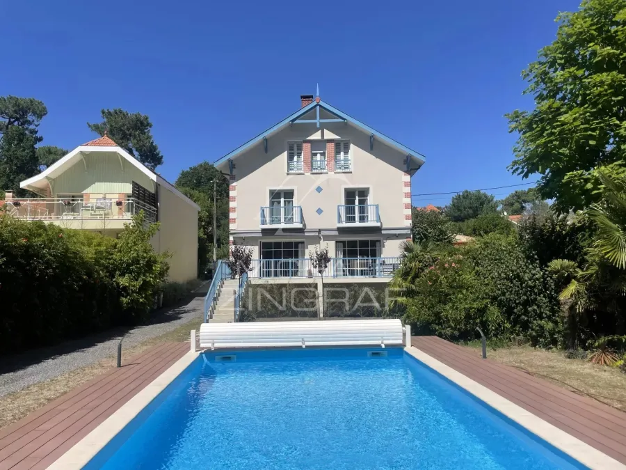 Belle et spacieuse maison neuve en ville d'hiver