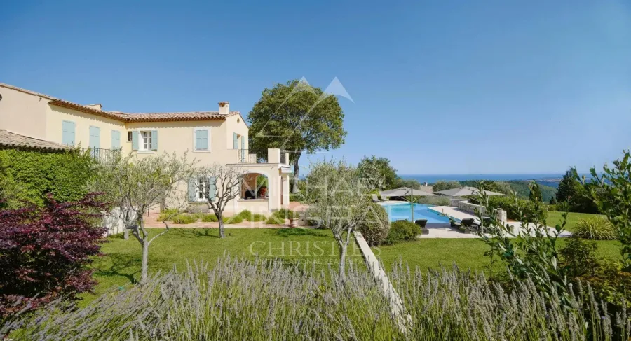 Magnifique propriété avec vue mer panoramique à pieds du village