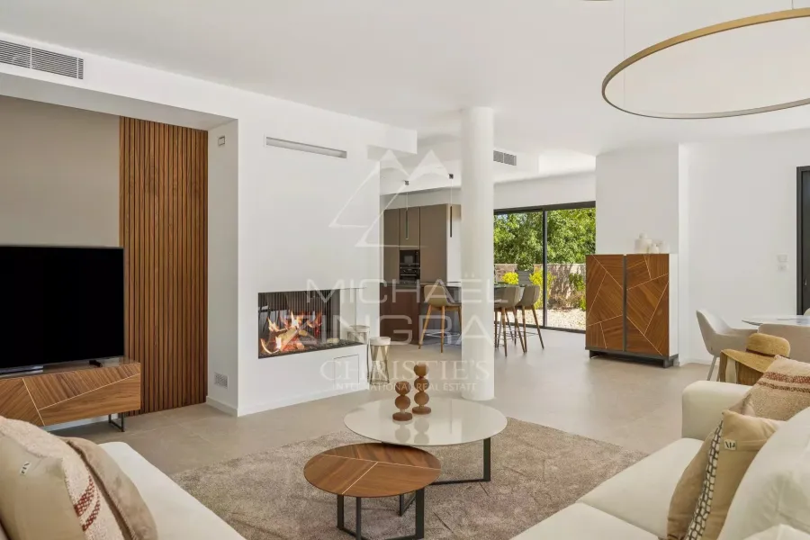 Villa Contemporaine Nichée dans un Écrin de Verdure - 4