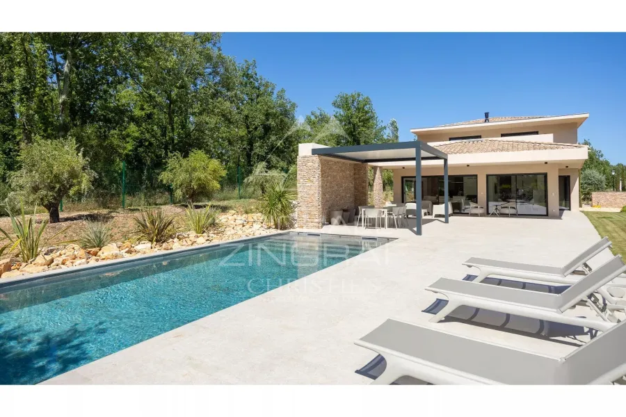 Villa Contemporaine Nichée dans un Écrin de Verdure - 2