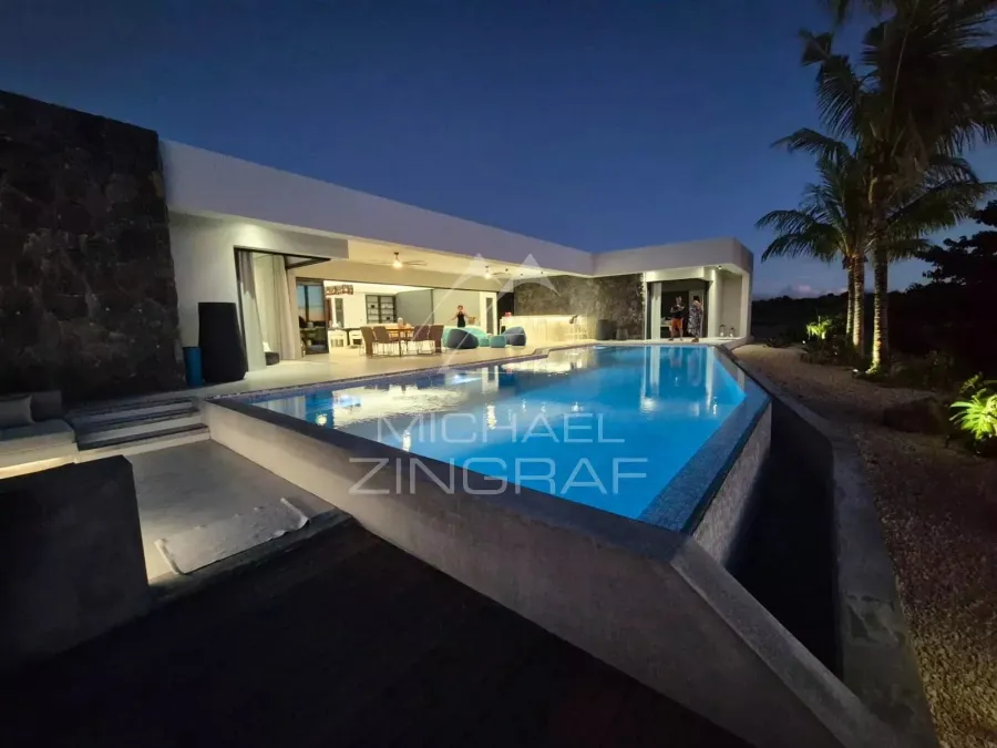 Villa contemporaine avec piscine à Mon Choisy Golf
