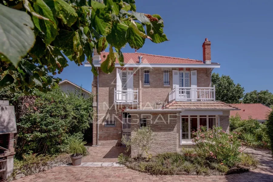Michael Zingraf Bassin d’Arcachon présente : une maison de caractère au cœur de la Ville d’Hiver - 3
