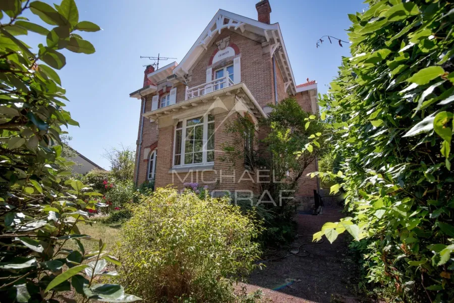 Michael Zingraf Bassin d’Arcachon présente : une maison de caractère au cœur de la Ville d’Hiver