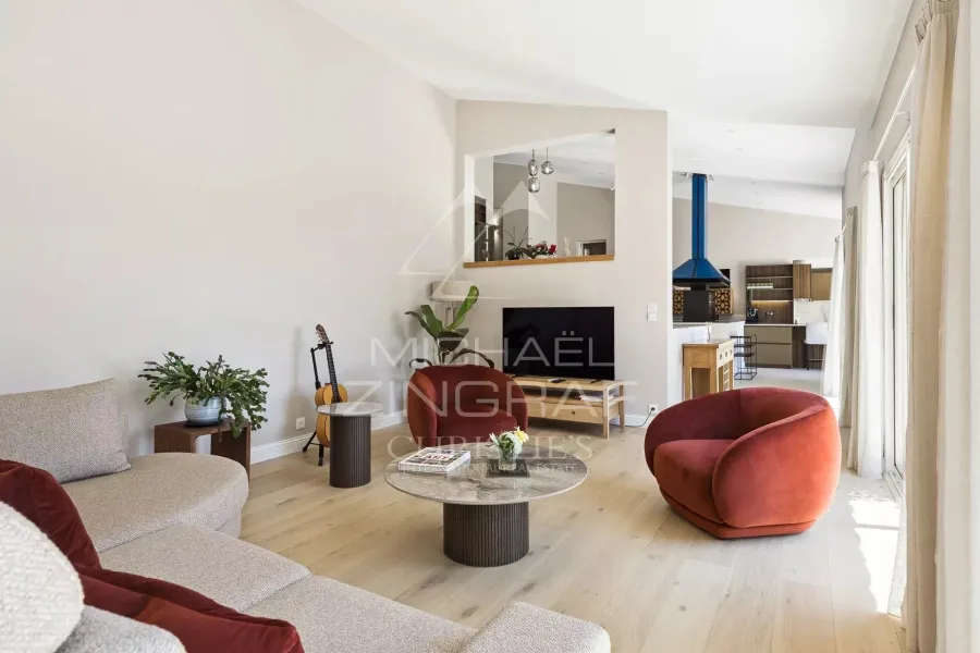 Villa rénovée avec vue panoramique, piscine et dépendance - 7