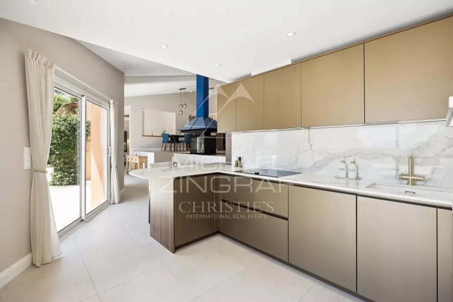 Villa rénovée avec vue panoramique, piscine et dépendance - 8