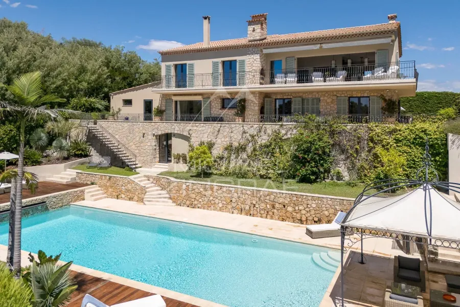 Hauteurs de Cannes  - Villa entiérement rénovée avec vue mer et montagne