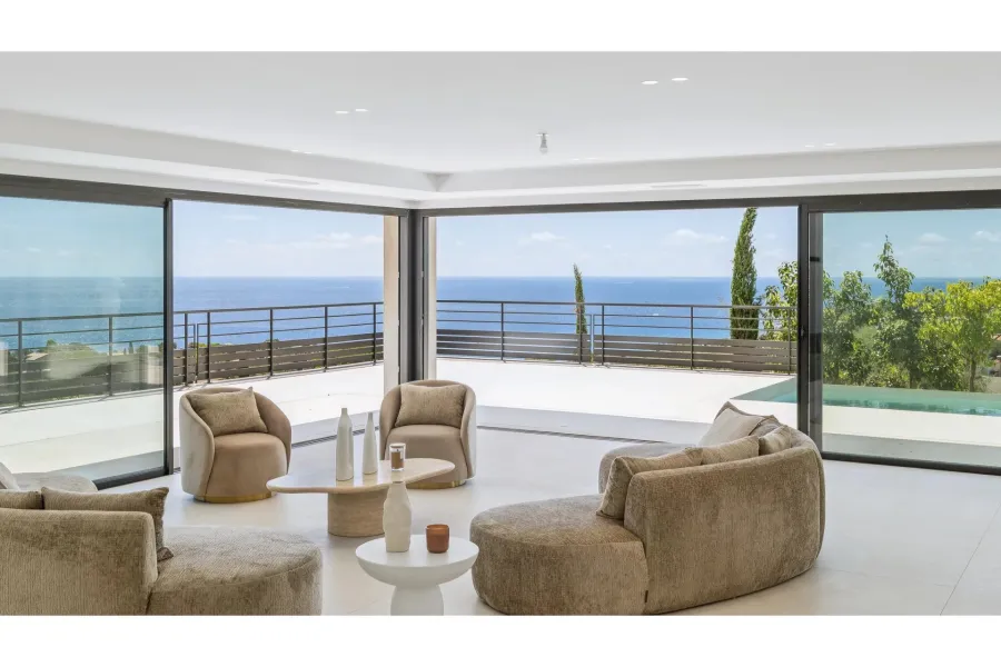 Villa contemporaine d’exception avec vue panoramique sur la mer et le Massif de l’Estérel Un bien rare où l’élégance rencontre la nature. - 5