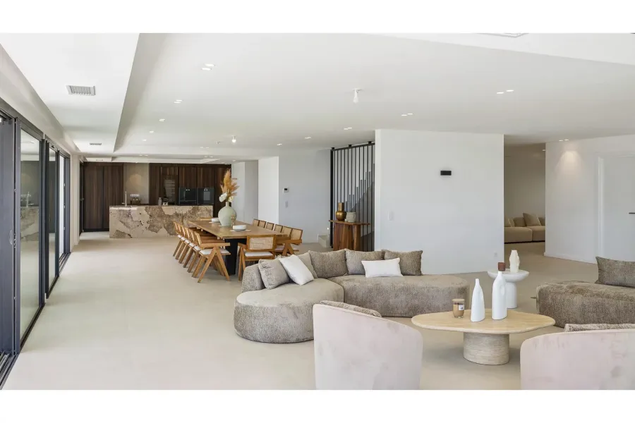 Villa contemporaine d’exception avec vue panoramique sur la mer et le Massif de l’Estérel Un bien rare où l’élégance rencontre la nature. - 5