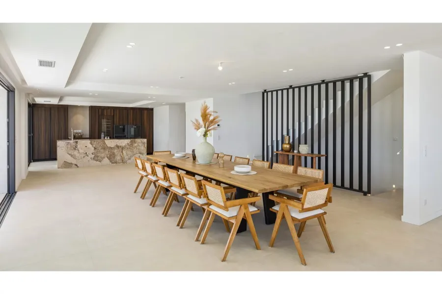 Villa contemporaine d’exception avec vue panoramique sur la mer et le Massif de l’Estérel Un bien rare où l’élégance rencontre la nature. - 8
