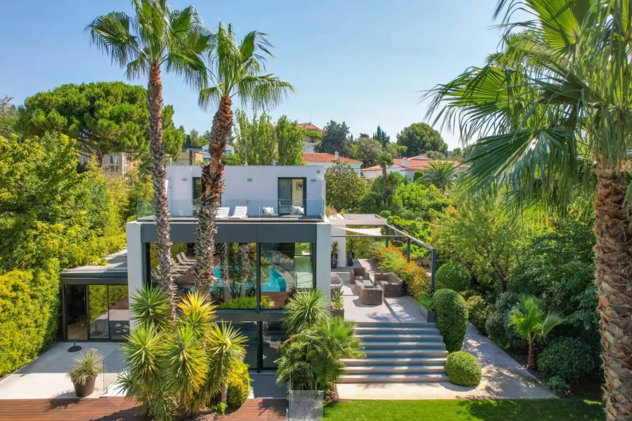 Domaine exclusif - belle villa contemporaine proche de la plage