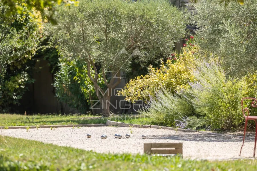 Gordes  - Belle maison en pierre sur un terrain constructible avec piscine - 9