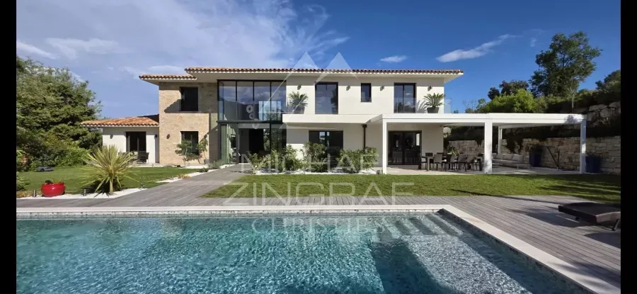 Villa Contemporaine dans un Secteur Résidentiel Prisè à Roquefort-les-Pins